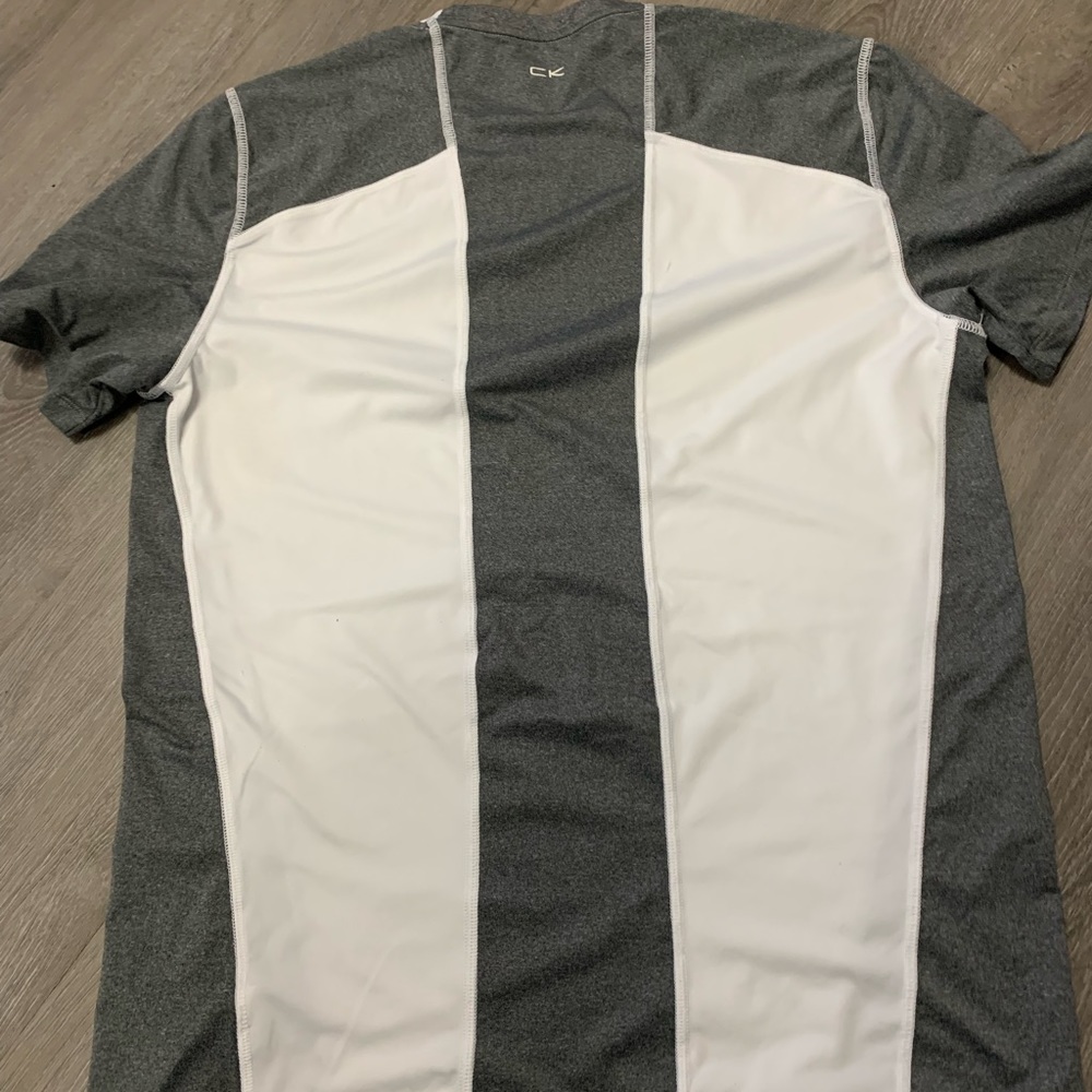 Men’s size Medium Gray Short Sleeved shirt